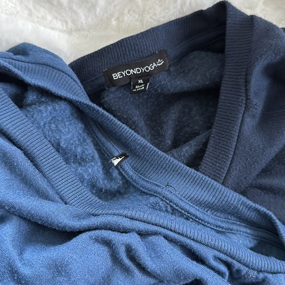 Beyond Yoga Cropped Sweatshirt - Picture 4 of 5